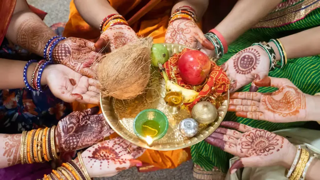 Karwa Chauth 2025 Hindi Blog,
करवा चौथ 2025,
करवा चौथ व्रत विधि,
करवा चौथ का महत्व,
करवा चौथ पूजा विधि,
करवा चौथ कथा,
करवा चौथ व्रत कब है,
Karwa Chauth Vrat Katha in Hindi,
Karwa Chauth Puja Vidhi 2025, करवा चौथ चंद्र दर्शन समय, सुहागिनों का त्योहार